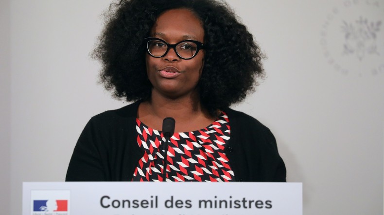Gilets jaunes : pour Sibeth Ndiaye, les forces de l'ordre «ont été absolument exemplaires»