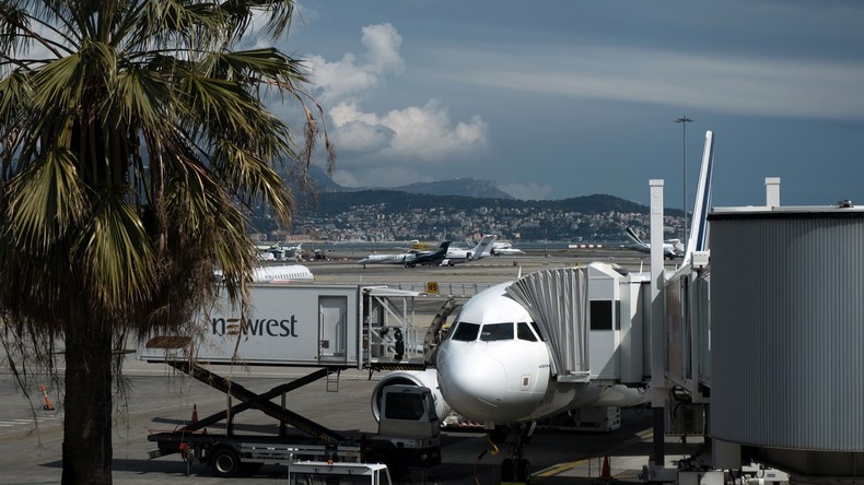 La France insoumise trouve des alliés pour interdire l’avion quand le train est disponible