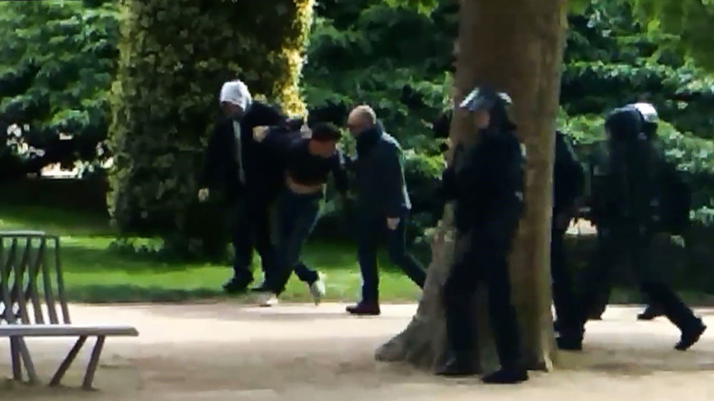 Un «dossier politique» ? Six mois de prison avec sursis contre un homme arrêté par Benalla