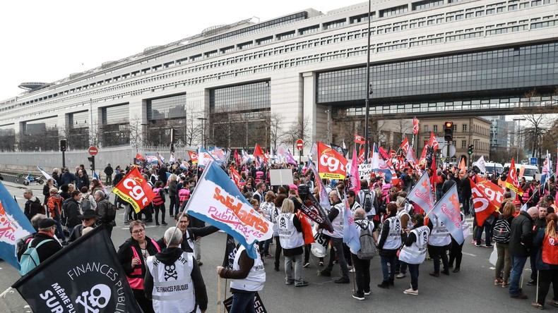 Le gouvernement maintient le gel de la rémunération des fonctionnaires