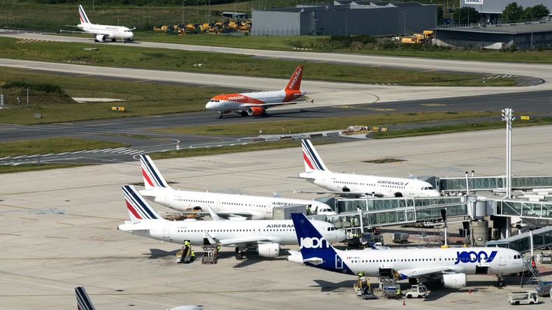 La France compte mettre en place une écotaxe sur les billets d'avion