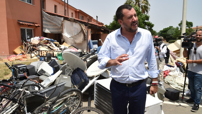 Italie : Salvini assiste à la fermeture du plus grand centre d'accueil de migrants d'Europe