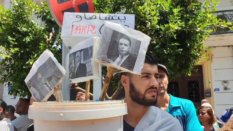 Les élites algériennes menacent-elles la révolution en cours ? par Adlene Mohammedi