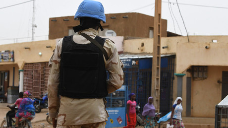 Un Casque bleu patrouille dans les rues de Gao, au nord-est du Mali, le 3 août 2018 (image d'illustration).