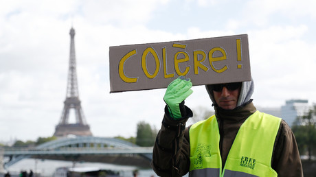 Plusieurs centaines de Gilets jaunes défilent à Paris, notamment contre la réforme des retraites