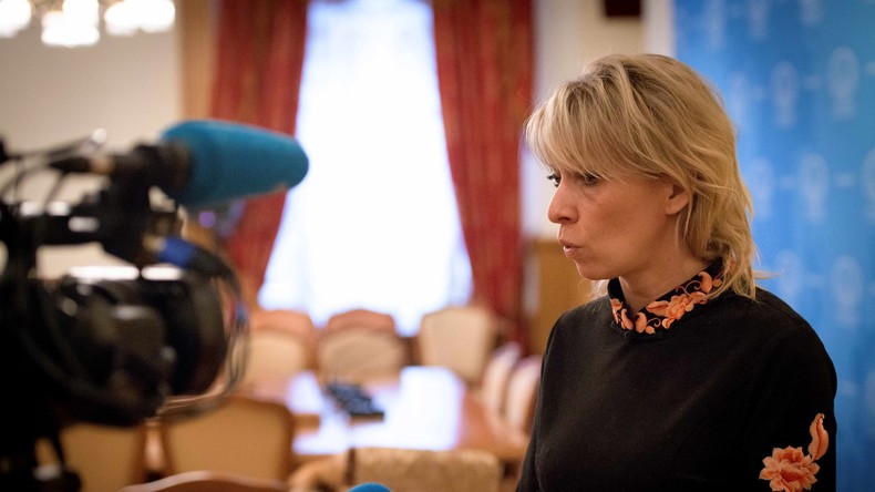 «L'hôpital se fiche de la charité» : Moscou ironise sur les condamnations des arrestations en Russie