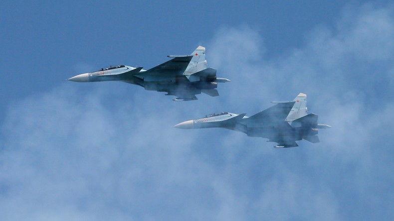 Un F-18 de l'OTAN s'approche de l'avion d'un ministre russe... et se fait repousser (VIDEO)