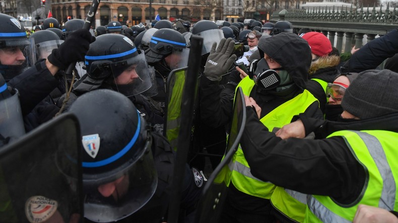 Interrogé Sur Les Manifestations à Moscou Vladimir Poutine