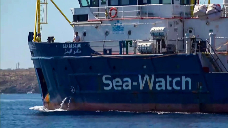 La capitaine du Sea Watch refuse une médaille de Paris, la mairie tente de plaider sa cause