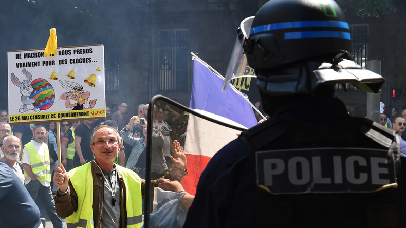 Poutine a-t-il fait réfléchir Macron sur les méthodes de la police vis-à-vis des Gilets jaunes ?