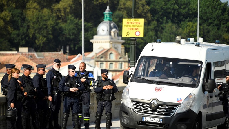En marge du G7, ONG et journalistes dénoncent des contrôles abusifs et des arrestations arbitraires