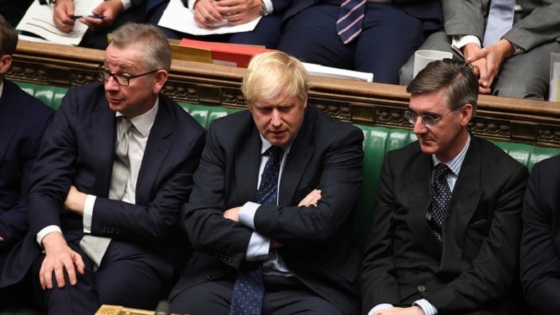 Les députés britanniques adoptent la loi de report du Brexit