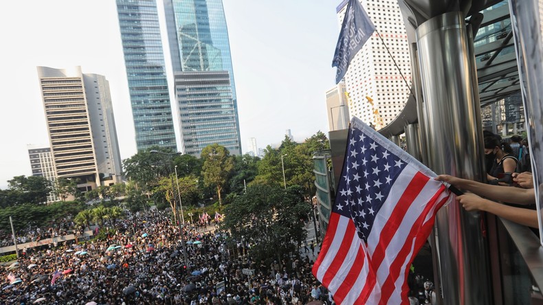 Hong Kong : manifestation massive devant le consulat américain pour réclamer l'aide de Washington