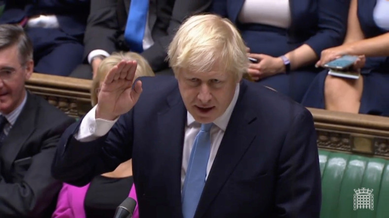 Royaume-Uni : même les mains liées, Boris Johnson s'engage à faire appliquer le Brexit sans report