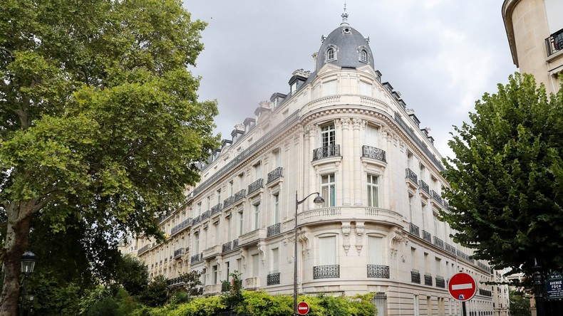 Perquisitions au domicile parisien d'Epstein et à l’agence Karin Models de Jean-Luc Brunel