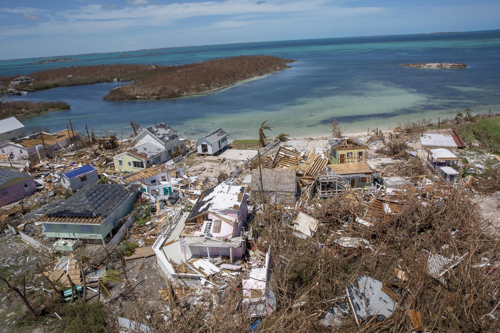 Désolation aux Bahamas après le passage de l'ouragan Dorian qui a fait au moins 40 morts (IMAGES)