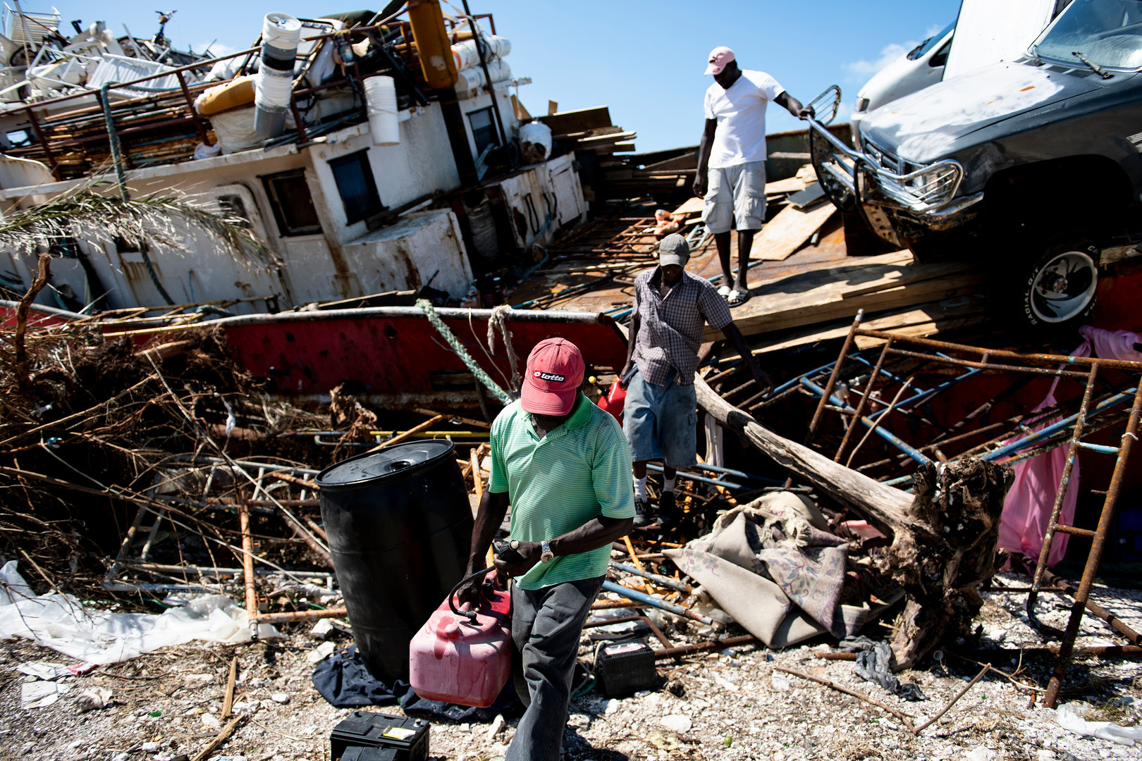 Désolation aux Bahamas après le passage de l'ouragan Dorian qui a fait au moins 40 morts (IMAGES)