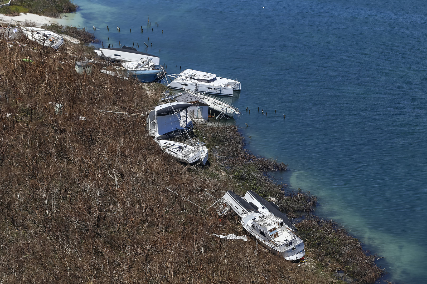 Désolation aux Bahamas après le passage de l'ouragan Dorian qui a fait au moins 40 morts (IMAGES)