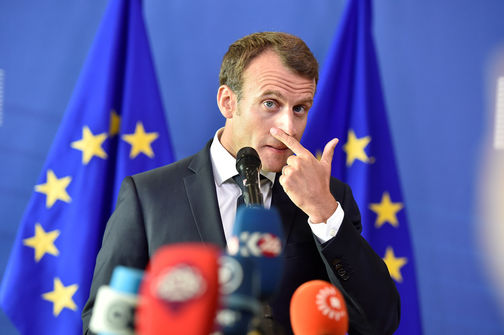 Qu'a Fait Emmanuel Macron Depuis Son Election Emmanuel Macron poursuit son offensive sur l'immigration — RT en français