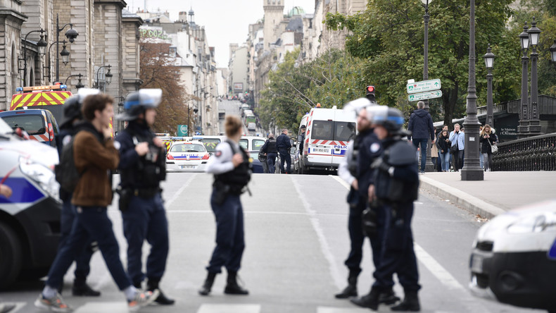 Ce Que L On Sait De L Attaque Dans La Prefecture De Police De Paris Rt En Francais