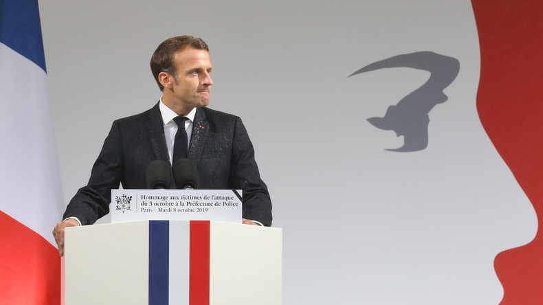 Macron appelle à bâtir «une société de vigilance» face à «l'hydre islamiste»