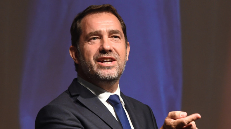 Obligation de quitter le territoire vs. séjour prolongé : Castaner évoque l'imam fiché de Gonesse