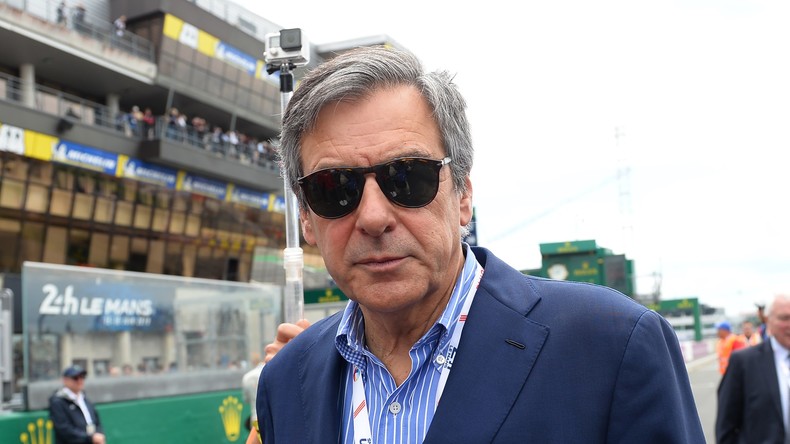 «J'ai mis deux millions et demi de personnes dans la rue» : Fillon taquine Macron, un «petit joueur»