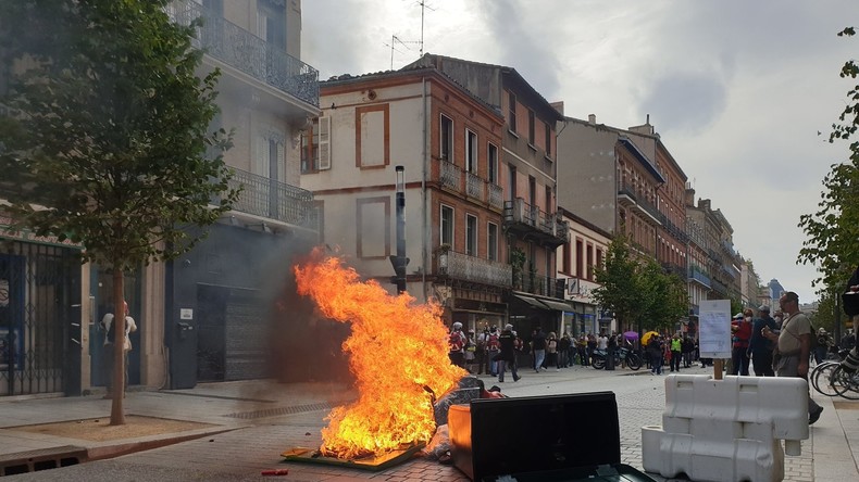 Gilets Jaunes Report Du Procès Dun Journaliste Poursuivi