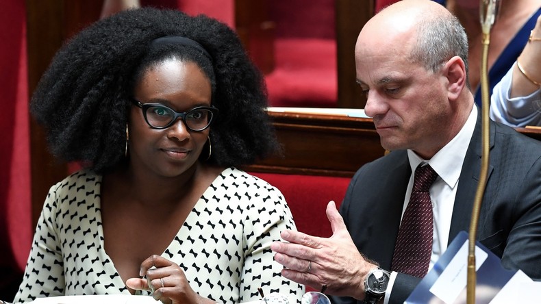 La question du voile islamique fracture la majorité présidentielle