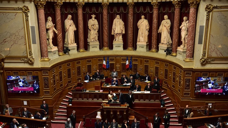 En pleine polémique sur le voile, le Sénat se penche sur les signes religieux en sortie scolaire