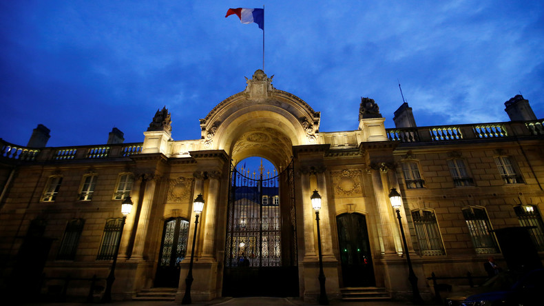 Comptes de l'Elysée : Macron dépenserait plus que Hollande et presque autant que Sarkozy . 5dbb10136f7ccc1b9e03dfb6