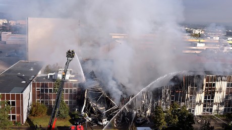 Villeurbanne : spectaculaire incendie d'une pépinière d'entreprises
