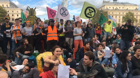 Extinction Rebellion occupe la place du Châtelet à Paris