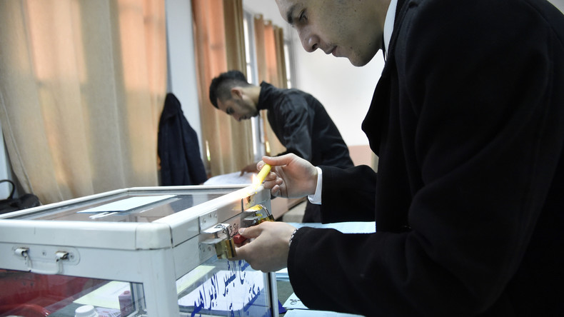 Algérie : cinq candidats provisoirement retenus pour un scrutin présidentiel très contesté
