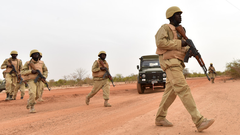 Burkina Faso : au moins 37 morts dans l'attaque d'un convoi d'une société canadienne
