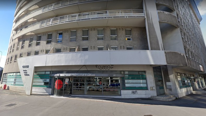 Accusant Macron et l'Union européenne, un étudiant en difficulté s'immole à Lyon