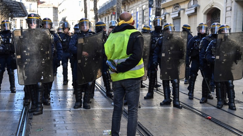 Un An Des Gilets Jaunes Malgré Lépuisement Les Forces De