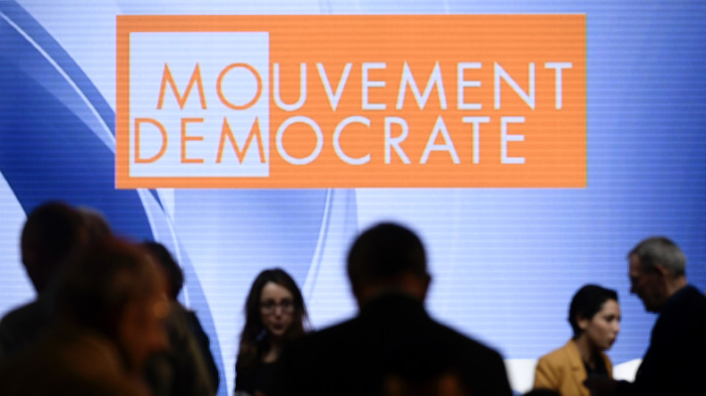 Emplois présumés fictifs d'assistants parlementaires Modem : un responsable mis en examen