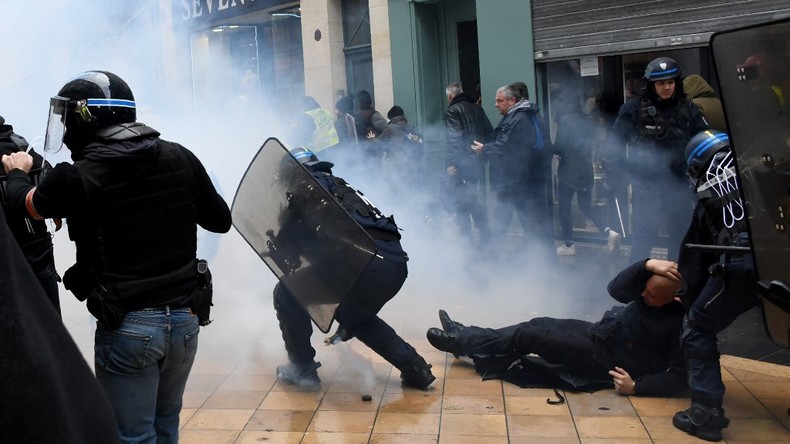 Acte 53 Des Gilets Jaunes à Paris Deux Membres Des Forces