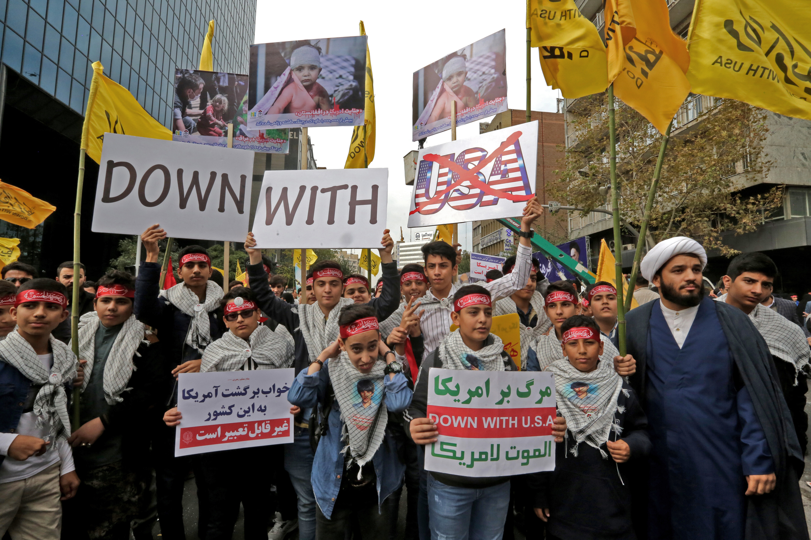 «Mort à l’Amérique» : des milliers d'Iraniens célèbrent la prise d'otages de 1979