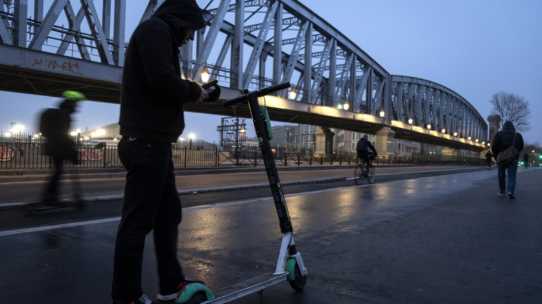 Extinction rébellion sabote 3 600 trottinettes «briseurs de grève» pendant la manifestation