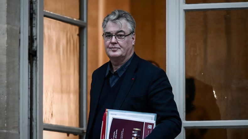 Retraites : dénonçant un conflit d'intérêt, l'opposition réclame des comptes à Delevoye