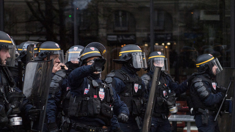 Suppression des régimes spéciaux : des centaines de CRS se font porter pâles