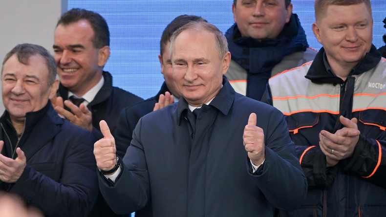 Russie : Vladimir Poutine inaugure le pont ferroviaire de Crimée