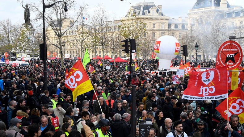 Bigard, Dhorasoo... un collectif de personnalités «appelle à soutenir financièrement les grévistes»