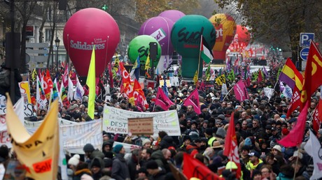 Manifestation à Paris du 5 décembre contre la réforme des retraites.