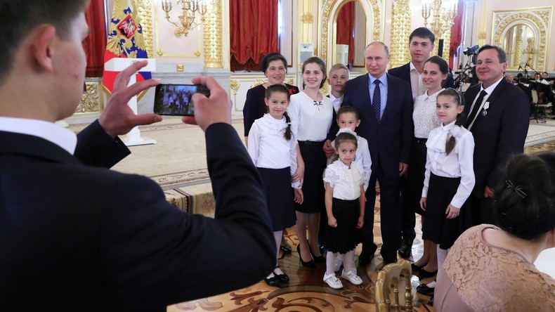 Dans son discours annuel, Vladimir Poutine annonce des mesures choc pour stimuler la natalité