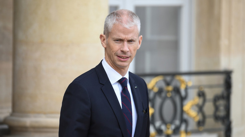 «Trouillard» : absent de ses propres vœux, le ministre de la Culture conspué par des manifestants