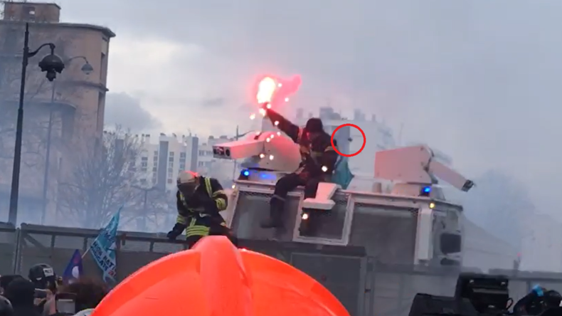 Manifestation des pompiers : un tir de LBD a-t-il atteint un soldat du feu en pleine tête ? (VIDEO)