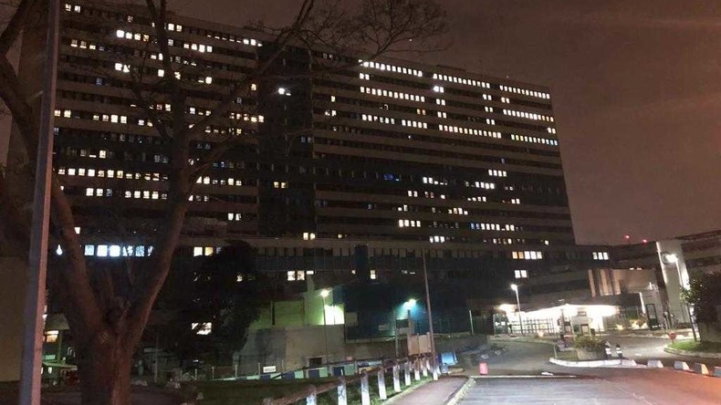 Hôpital Henri Mondor : des soignants lancent un SOS lumineux sur la façade de l'établissement